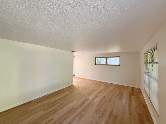 Photo - Close to Siesta Key Beach! 2 Bedroom Home