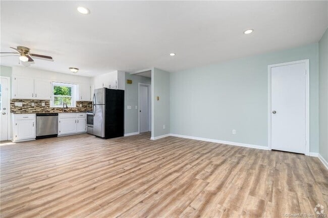 Building Photo - 51 Elmwood Ave Unit 2 Rental