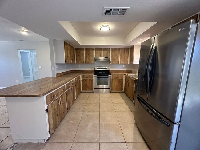 Photo - Fenced 3/2 with Screened Lanai in NE Cape Coral