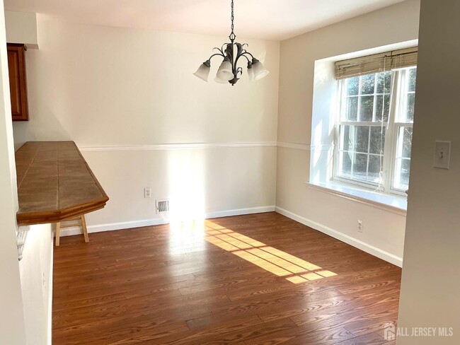 Photo - 246 Hyde Park Rd