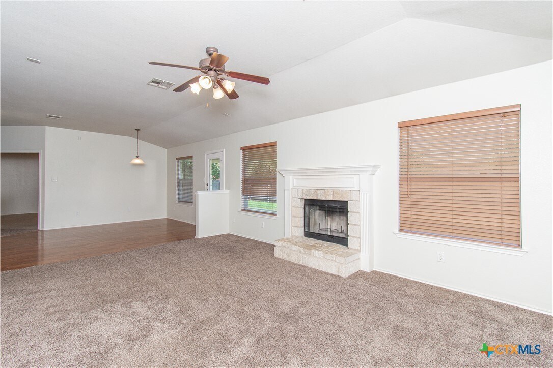 Photo - 219 Scarlet Ln