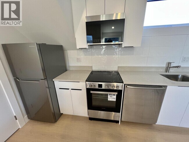 Photo - 5482 Quebec St