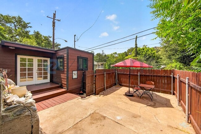 Photo - 670 Woodland Dr