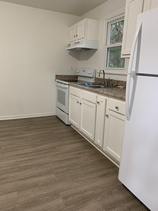 Photo - 560 Christopher St Unit A