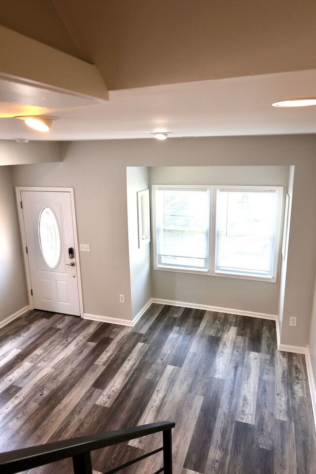 Photo - 715 Somerset Pl NW