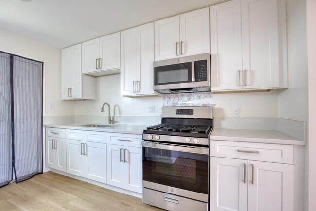 Building Photo - 315 E 29th St Rental