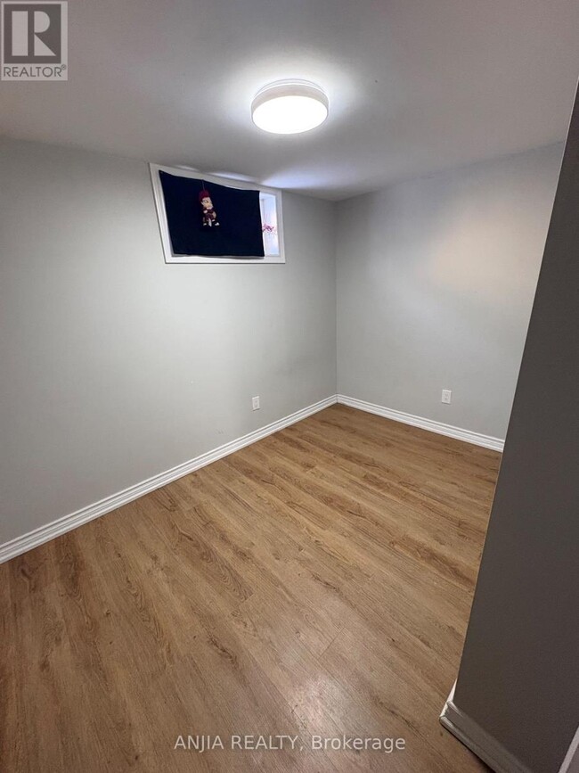 Photo - 473 Gibbons St