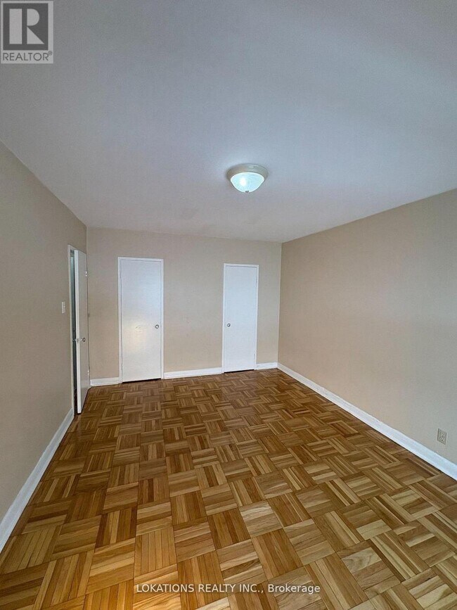 Photo - 2135 Avenue Rd