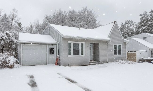 Building Photo - 712 Pickwick Dr