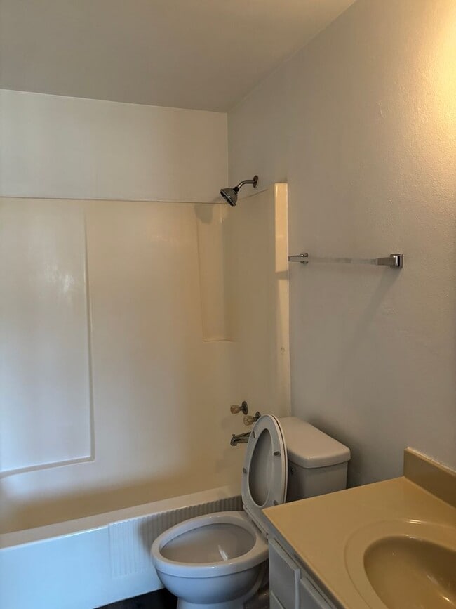 Photo - Creston Arms Ct. Unit 10 Creston