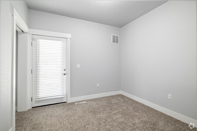 2BR, 2BA - 996SF - Primary Bedroom