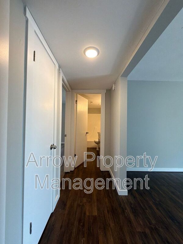 Photo - 440 Moffitt St Unit 2