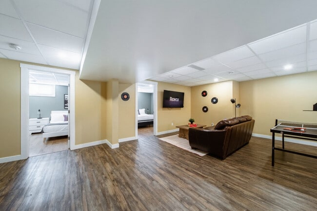 Photo - 5415-111A 111a St NW Unit ID1308626P