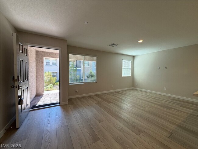 Photo - 6276 Foxes Dl St