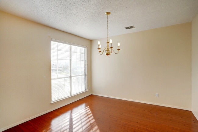 3507 Tamarack Dr