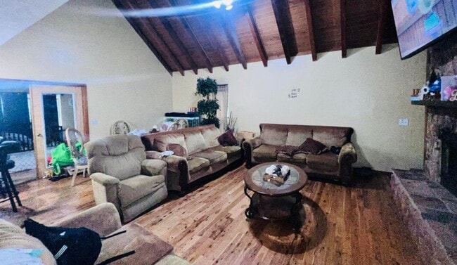 Photo - 302 Bernard Rd