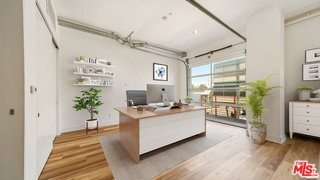 Photo - 212 Marine St