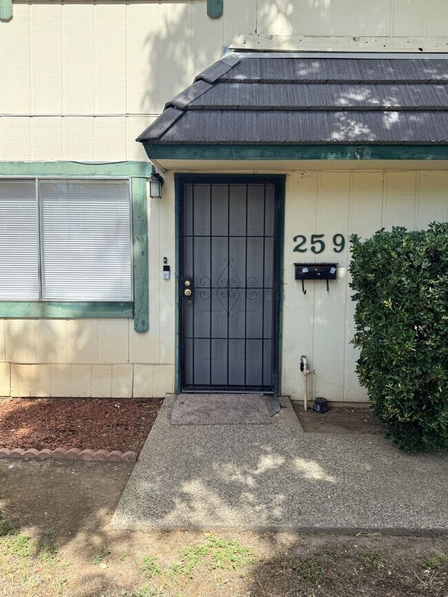Photo - 2597-2597 Glen Ave Unit 2591glen