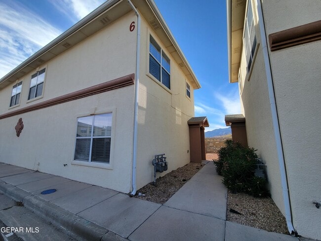 Photo - 10051 Railroad Dr Townhome