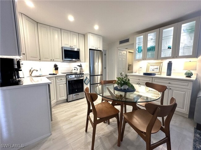 Photo - 175 5th Ave S Unidad 103 Rental