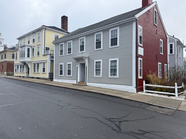 Building Photo - 18 Leyden St Unit 2E