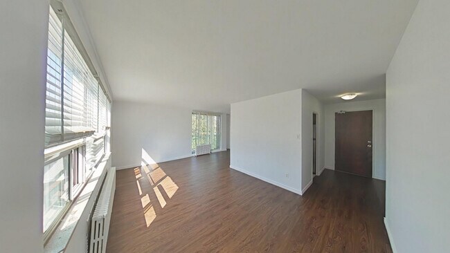 Photo - 2-6 The Donway East