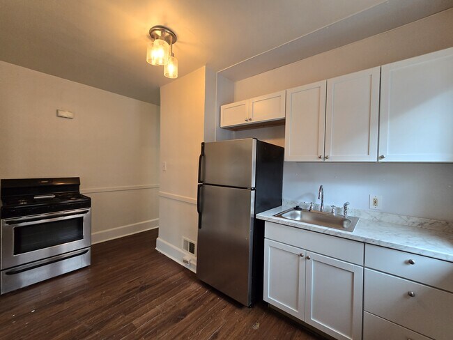 Photo - 860 Nottingham Rd Unit 4