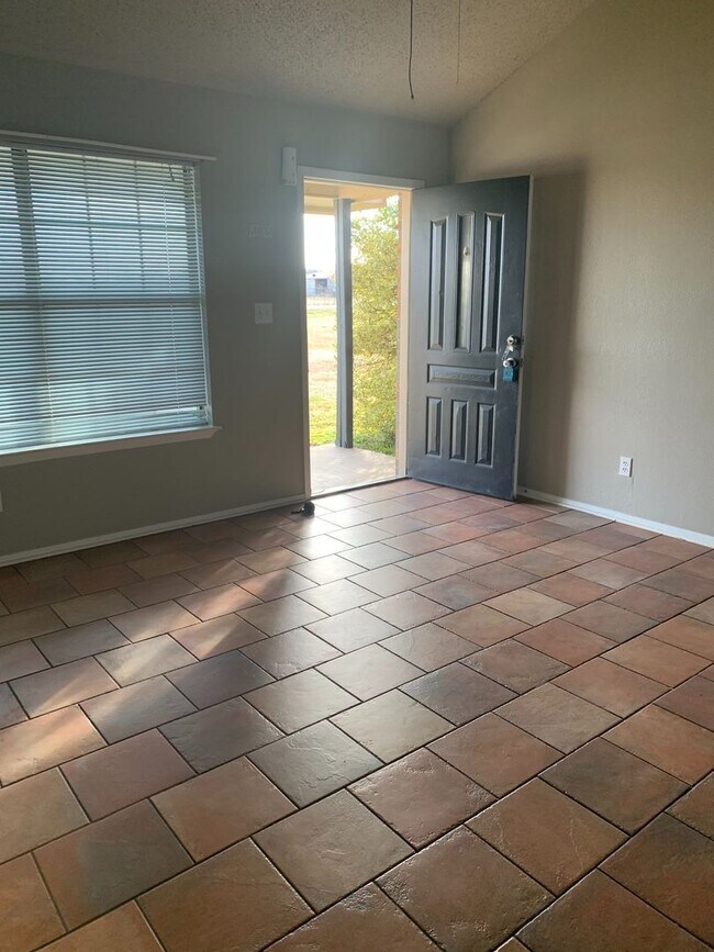 3 Bedroom/1.5 bath Home in Sanger Rental House Rental in Sanger, TX