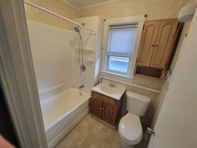 Photo - AVAILABLE JUNE - 4 Bed 1 Bath Located In East Hillside