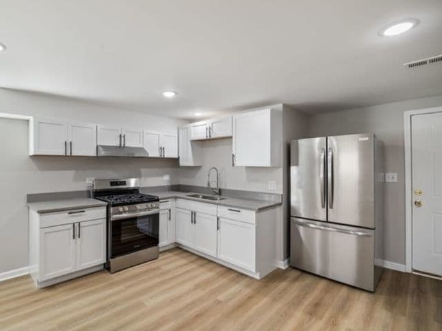 Photo - 923 W 85th St