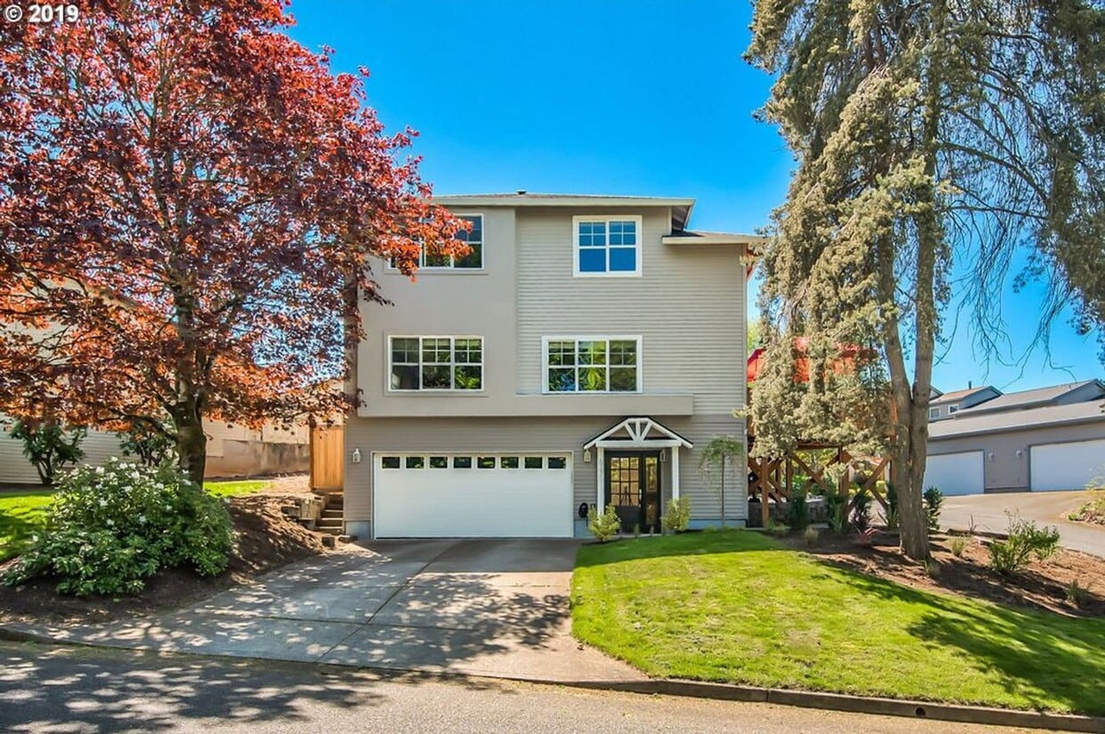 Bright and Airy 3 Bed, 2.5 Bath Stunning H... - Bright and Airy 3 Bed, 2.5 Bath Stunning H...