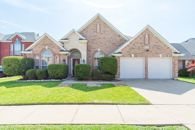 Building Photo - Updated 3-2-2 in Arlington! Hardwood Floors, Granite Counter Tops!
