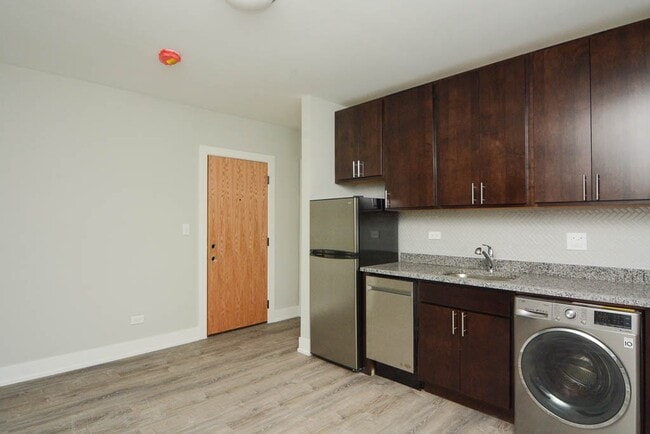 Photo - 434.5 W Belden Ave Unit 603B