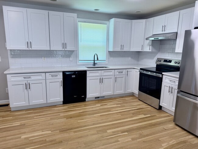 Building Photo - 40 Oil Mill Rd Unit APT A
