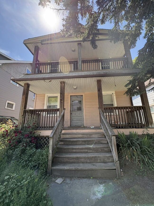 Building Photo - 3736 W 13th St Unit 3
