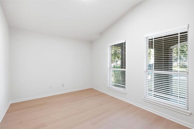 Photo - 744 Bent Wood Pl
