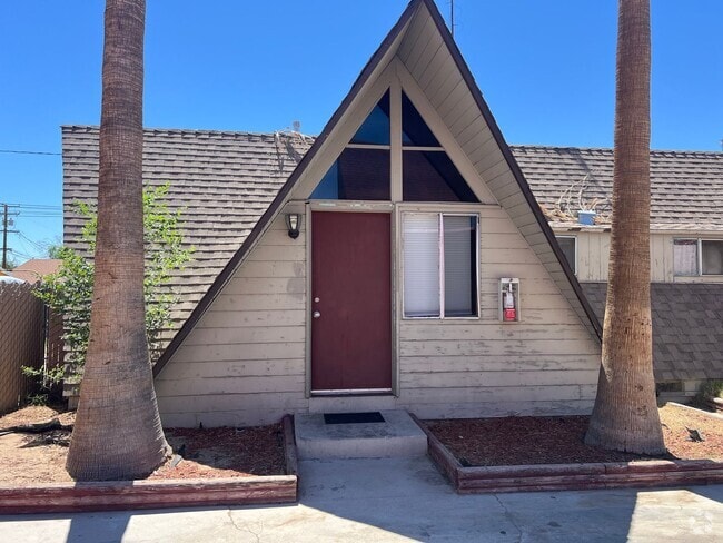 Building Photo - Cozy 1 Bedroom Apartment Located Near Free...