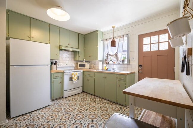 Photo - 4811 Shoalwood Ave