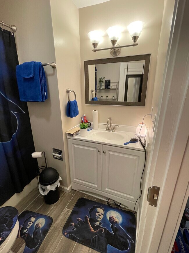Photo - 831 McIntosh St Unit A