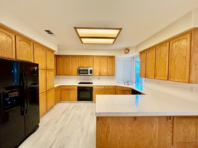 Photo - Huge 4 Bedroom + Den, 3 Bath Southside Home For Rent