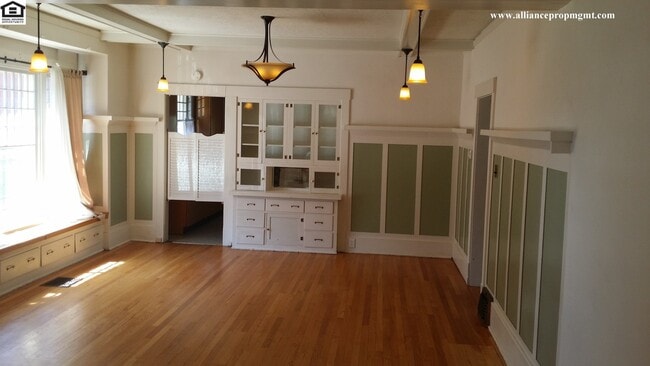 Photo - South 16th Beautiful Craftsman Style Apartment Close to MSU