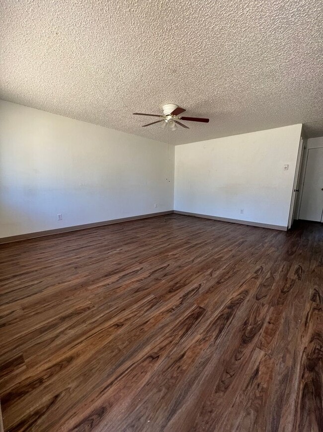 Building Photo - 2 Bedroom, 1 Bathroom Duplex - Close to Oregon Tech and Sky Lakes!