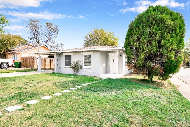 Photo - 140 Glenarm Pl