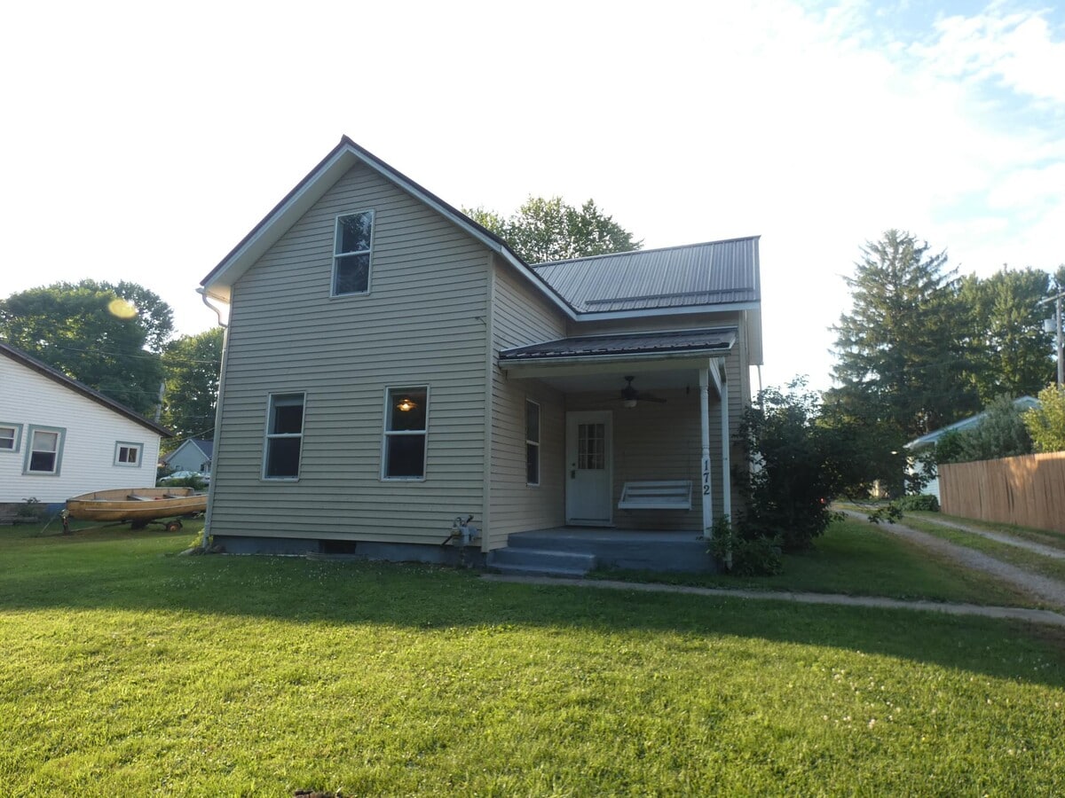 Photo - 172 w mill street ave House