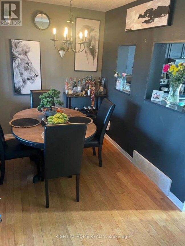 Photo - 4338 Meadowvale Ln