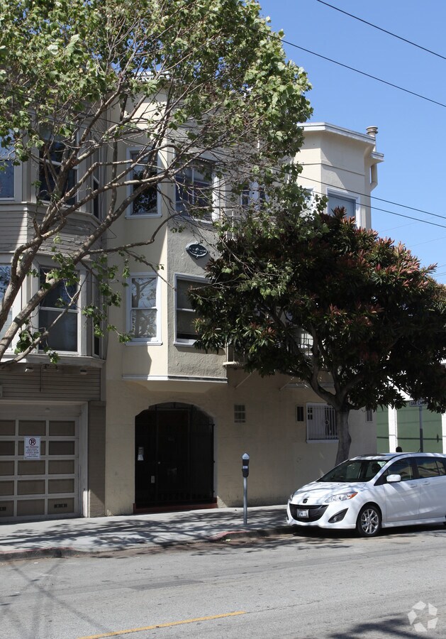 Photo - 18th Street Apartments