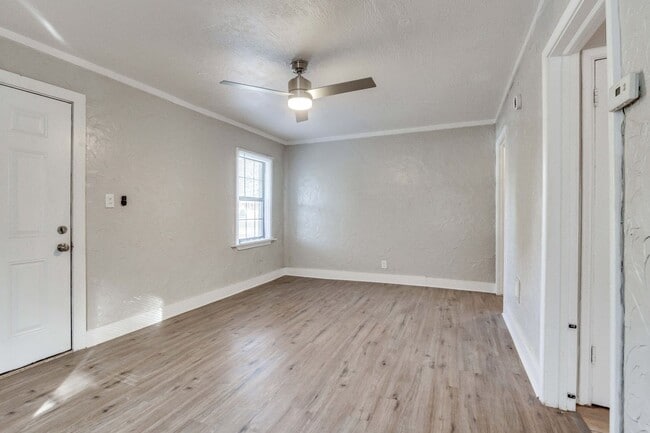 Photo - 506 E Curtis Dr