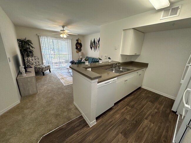 Bristol Lakes Apartments