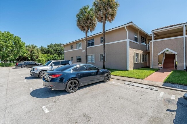 Building Photo - 1033 Twin Lakes Dr Unit 27-D Rental