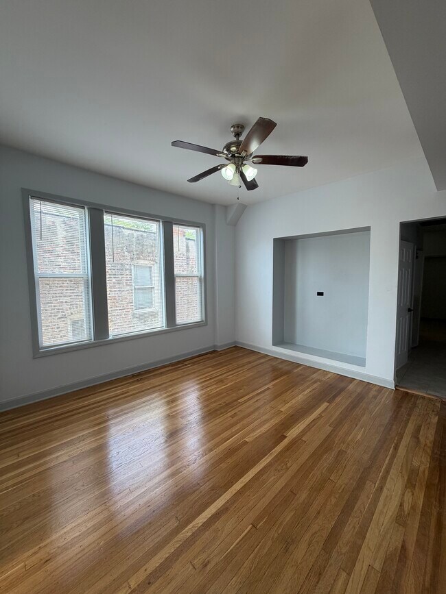 Photo - 358 E 70th Pl Unit 358